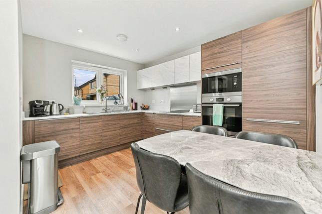 Turnstone Way, Huddersfield photo 4