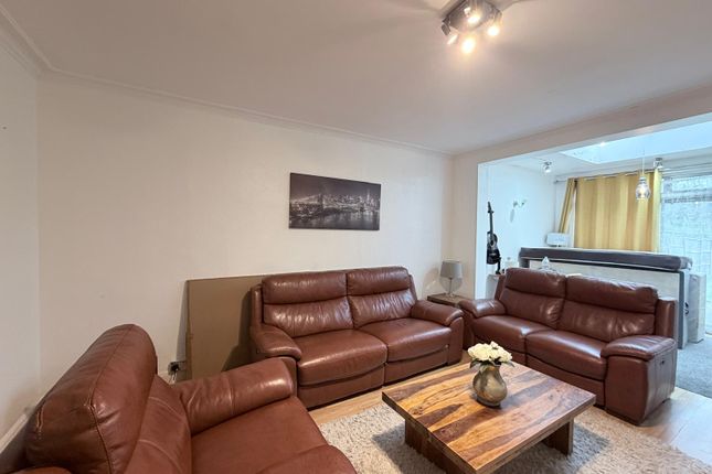 31 Kingsway, Wembley photo 4