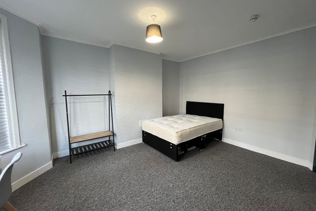 A Spacious And Well-Lit Double Bedroom, Perfect Fo...