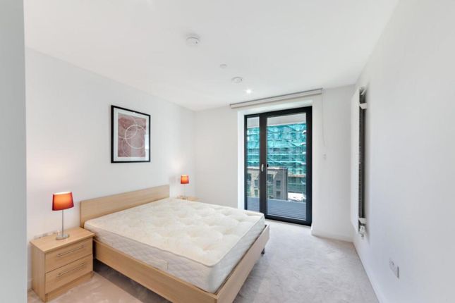 Flat to rent in Riverscape, Royal Wharf, London