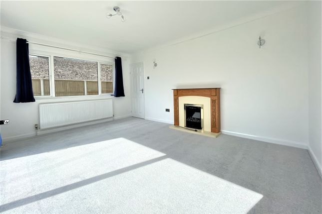 14, Meadow Road, Lowestoft photo 4