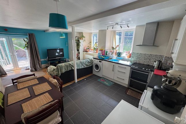 45 Llys Ardwyn, Bryn Ardwyn, Aberystwyth photo 4