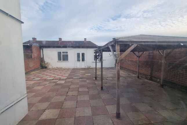 79a, Scotts Road, Southall photo 2