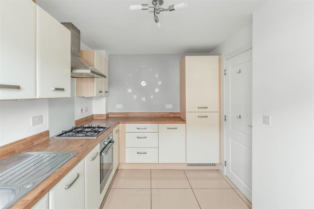 25, Wren Crescent, Bodicote photo 2