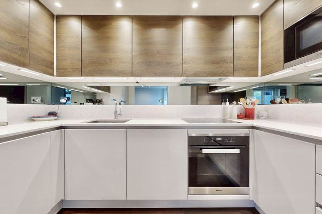 Flat 23 Connaught House, Connaught Gardens, London photo 3