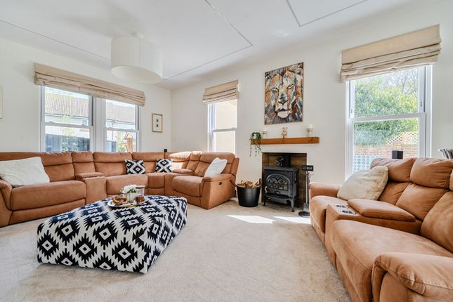 5 Elfin Grove, Bognor Regis photo 3