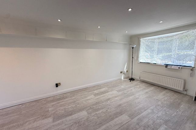 13, Bressey Avenue, ENFIELD photo 3