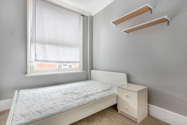 Flat 1, 59B Lower Addiscombe Road, Croydon photo 5