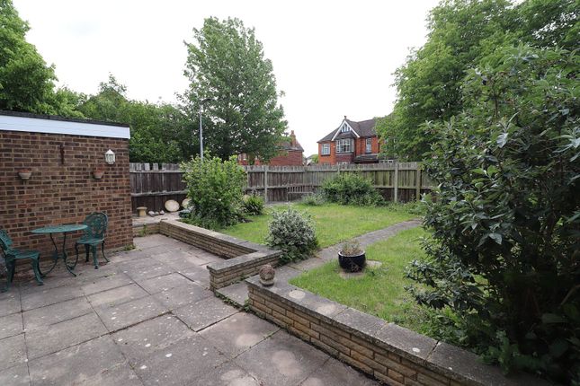 10, Corton Close, Hertfordshire photo 5