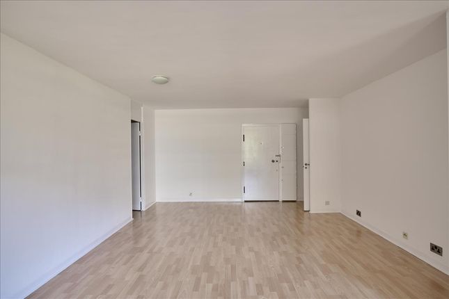 108, Mountjoy House, London photo 2