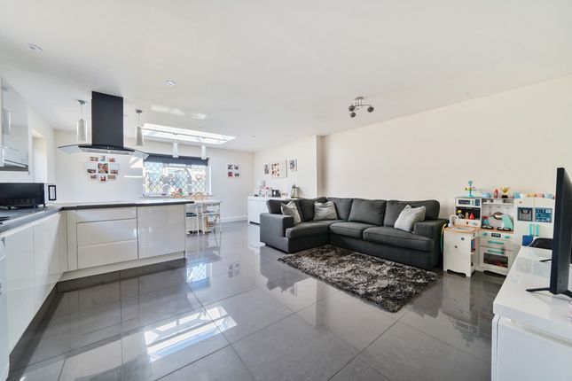 14, Lincoln Avenue, Bognor Regis photo 3