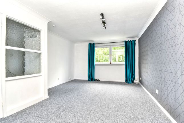 96 Hazel Road, Bonnybridge photo 2