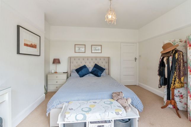 25, Northumberland Crescent, Essex photo 4
