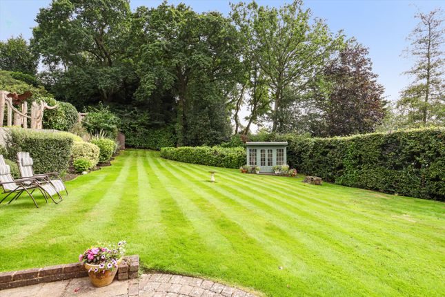 17, Park Close, Esher photo 2