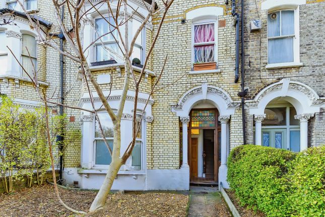 Flat for sale in Stockwell Road, Brixton