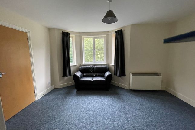 13 Park House, Green Lane, Horley photo 3