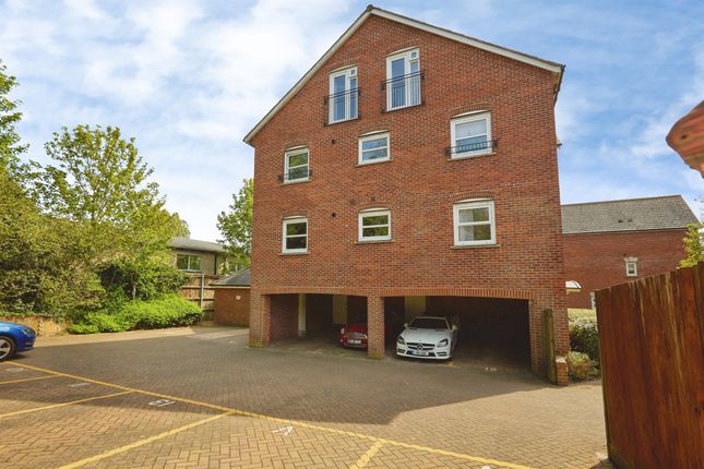 13, Avon Place, Salisbury photo 2