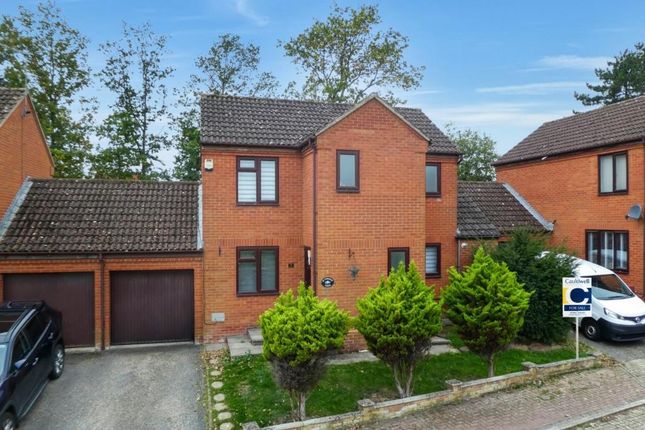 3-bed detached on 10, Longleat Court, Milton Keynes, £399,995