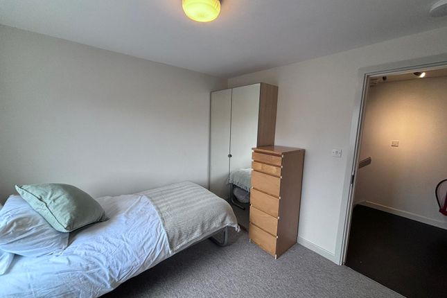 Room 5, 2, Cardinal House, Yeovil photo 5
