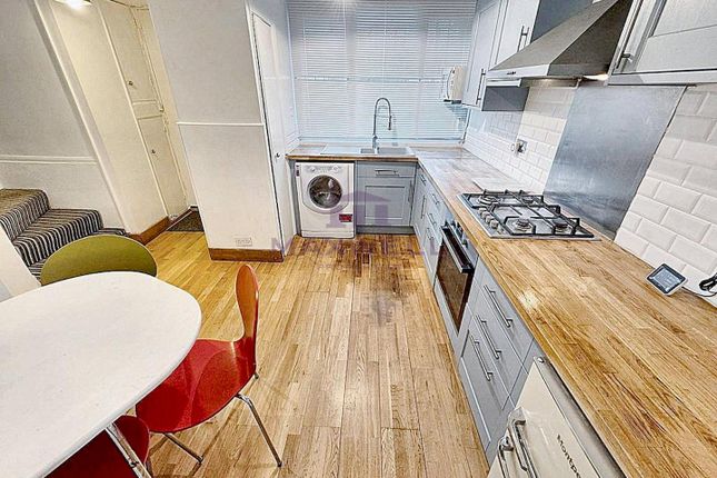Doubel Room Is Available In A 3 Bedroom House In Hackney Next To Brick Line, E2