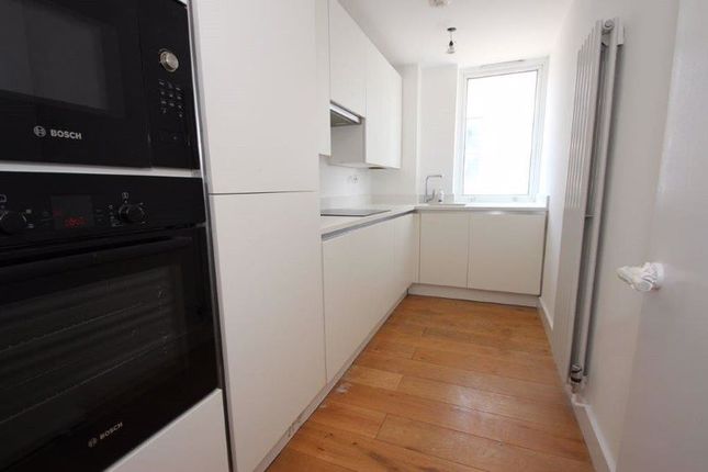 Flat to rent in Barrier Point Road, London
