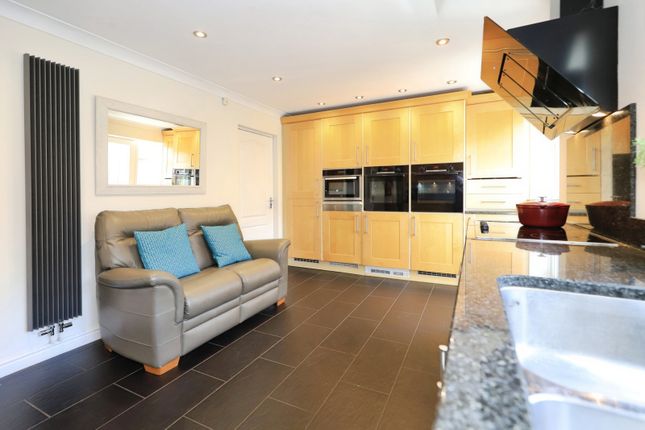 52, Waresley Park, Kidderminster photo 3