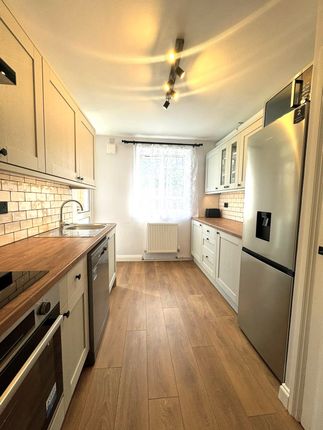 Flat to rent in Cornwall Road, London