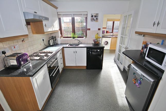2, Astwood Drive, Bedford photo 3