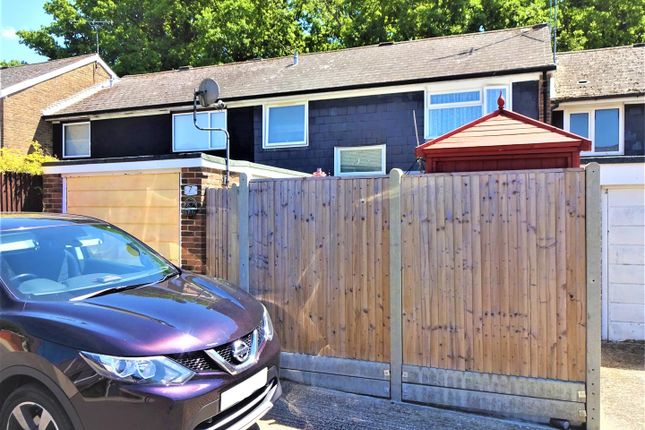 3 Bed Property For Sale In Downland Drive Crawley Rh11 Zoopla