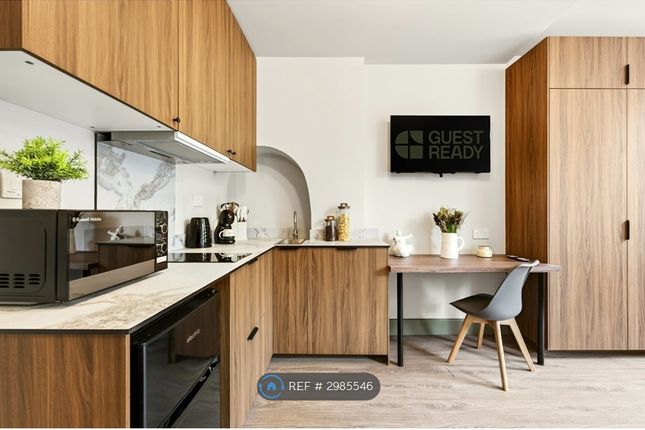 Studio flat on Masons Avenue, Harrow, £1,350/mo
