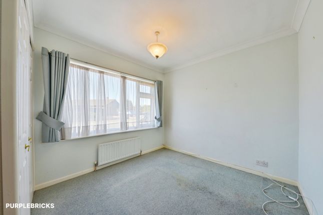 25, Cedar Avenue, Hitchin photo 3