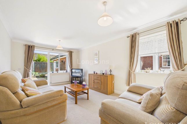 43, Oakleigh Drive, Swaffham photo 2