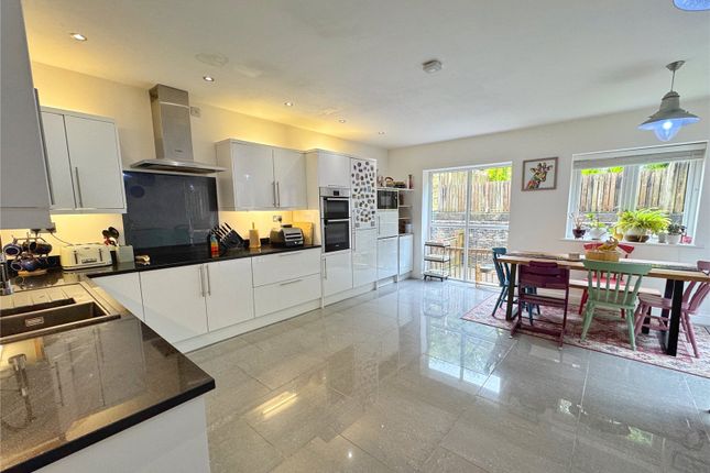 60, Parkside Road, West Yorkshire photo 3