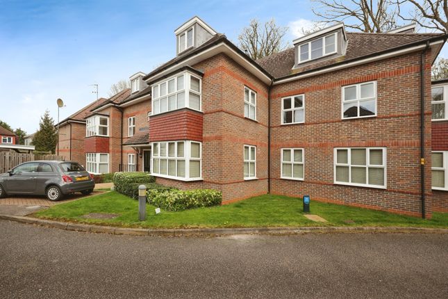 Flat for sale in Burrow Close, Watford