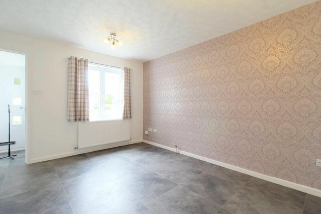 18, Russell Gardens, Nottingham photo 4