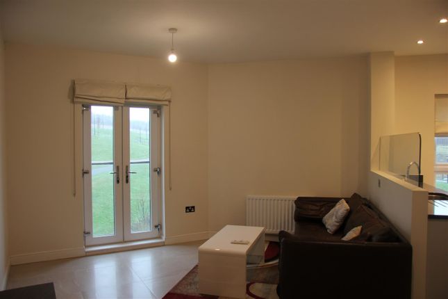 Shared accommodation to rent in Cusworth Garth, Leeds