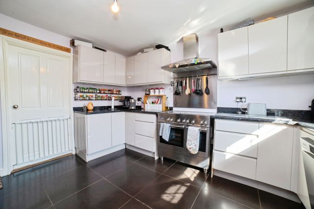 5, Harlequin Court, Nottingham photo 3