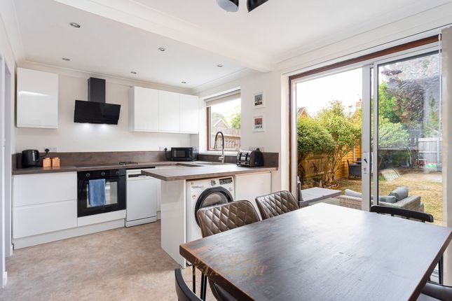 11 Bolters Road, Horley photo 3