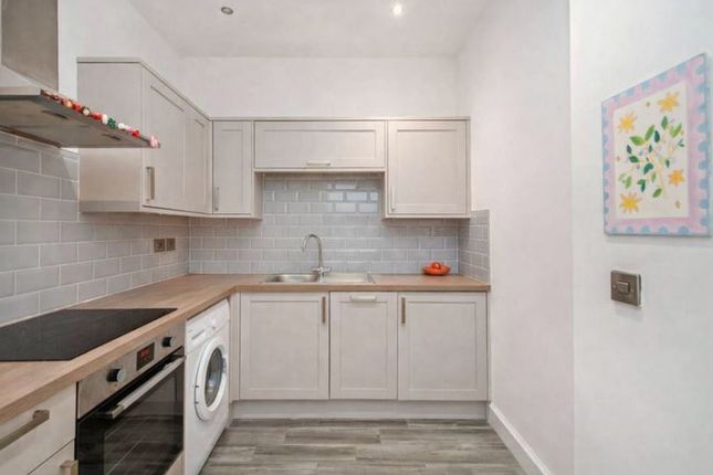 16, Cavendish Court, Bradford photo 4