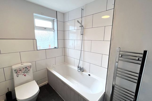 Terraced house to rent in Seaford Road, Salford