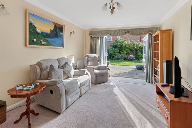 6 Vernon Close, Littlehampton photo 4