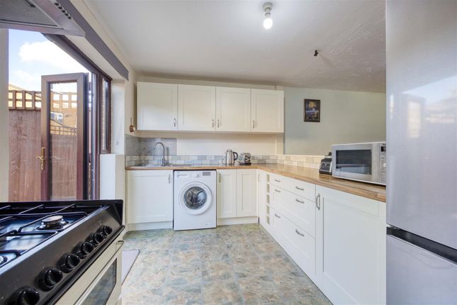 93, Cobden Close, Uxbridge photo 4