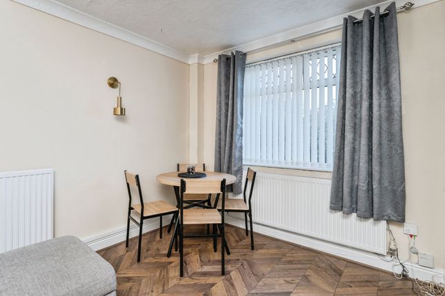 15, Bryn Y Felin, Flintshire photo 4