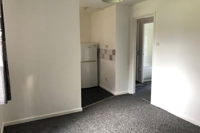 24 Collingwood Avenue, Newport photo 4