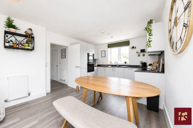 Flat 31, Coopers Hill, Bracknell photo 3