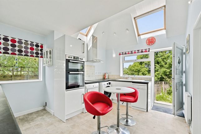 1, Malthouse Close, Swindon photo 2