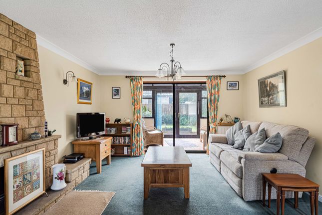 15, Linacre Crescent, Gloucestershire photo 4