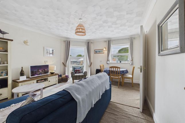 23 Clareston Court, Station Road, Tenby photo 2