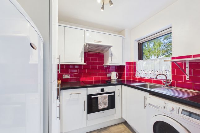 4 Peel Court, Longwick Road, Princes Risborough photo 3