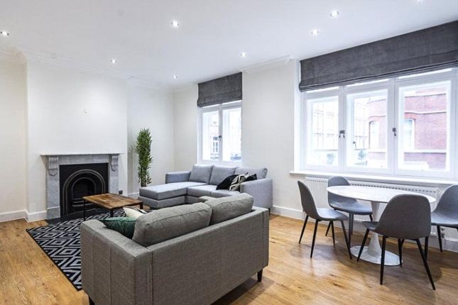 Flat to rent in Newman Street, London